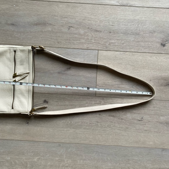 Like New! Fossil White Crossbody Bag - Picture 12 of 16